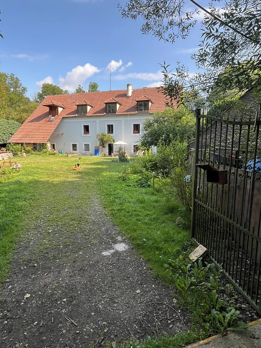 Prodej rodinného domu 235 m², pozemek 4593 m²